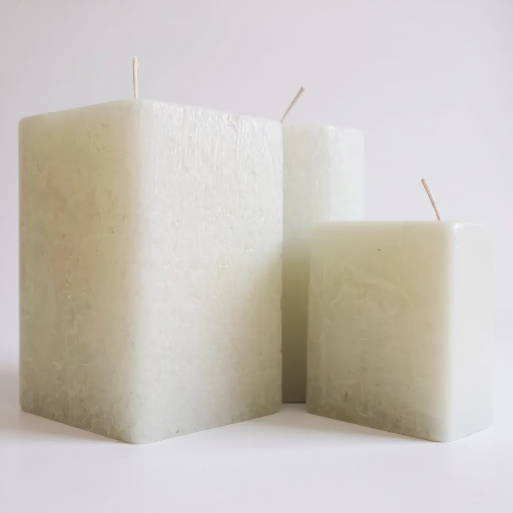 Conjunto de Velas Brancas Decorativas – Formas Mistas
